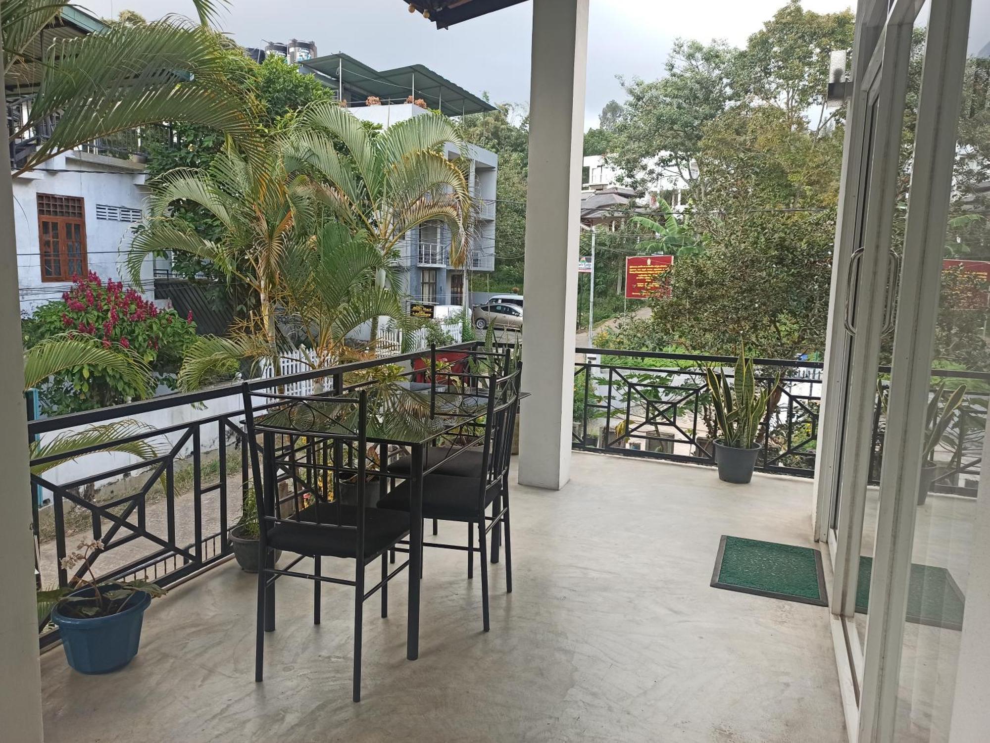 Blossom Inn เอลลา ภายนอก รูปภาพ