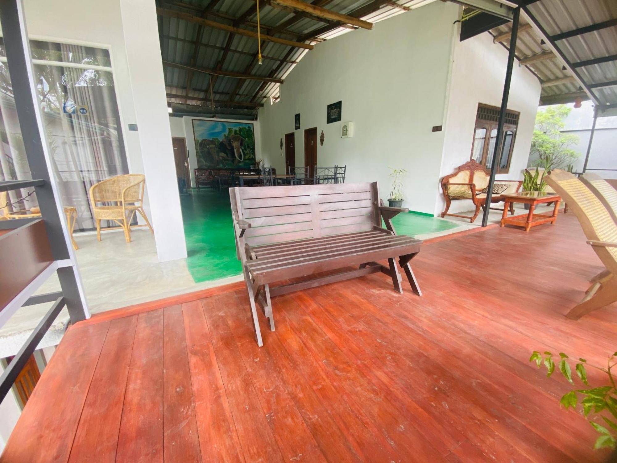 Blossom Inn เอลลา ภายนอก รูปภาพ