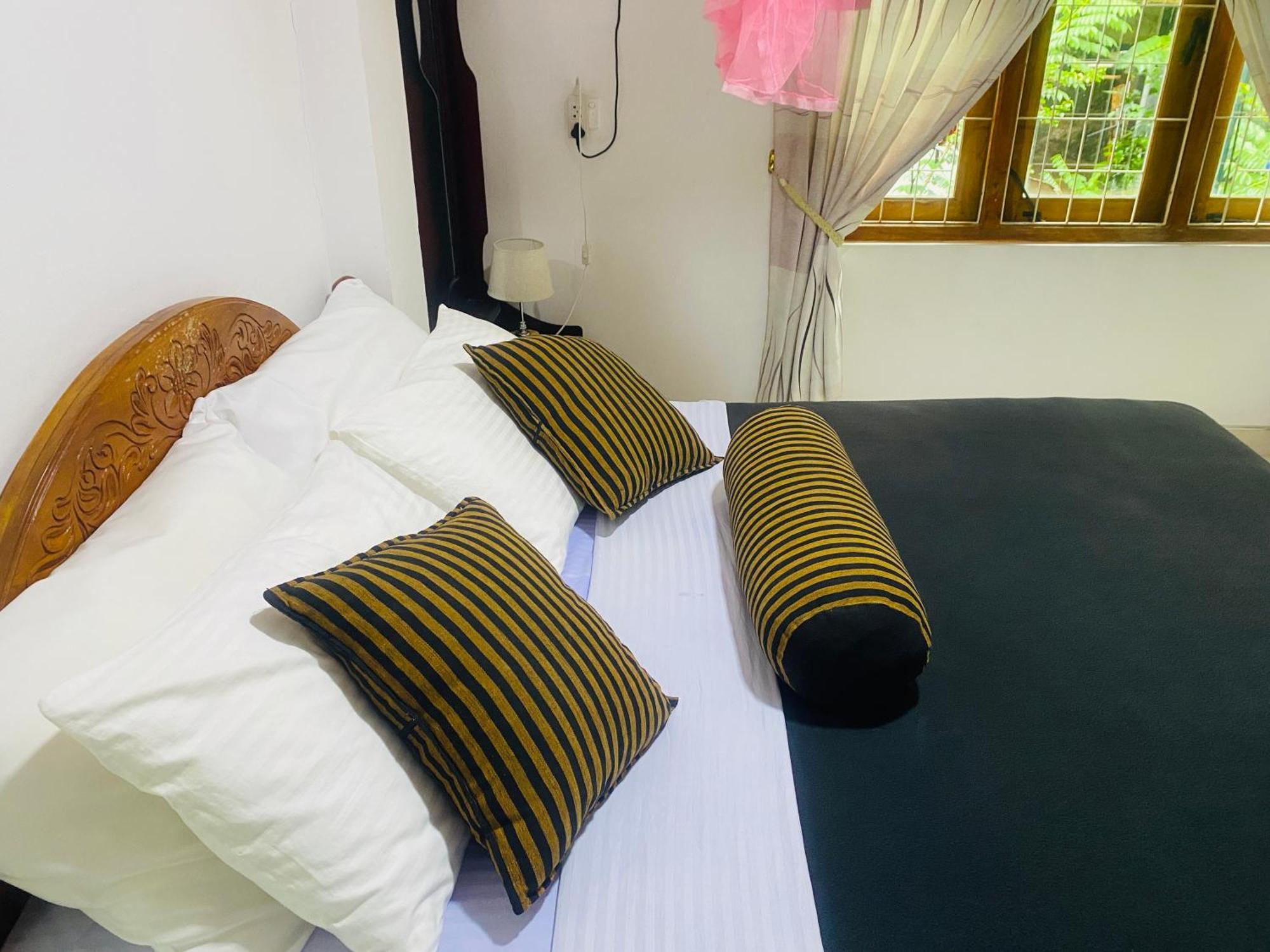 Blossom Inn เอลลา ภายนอก รูปภาพ